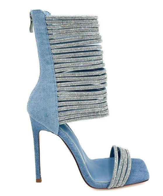 Stuntin on the Toes - Féline Couture 